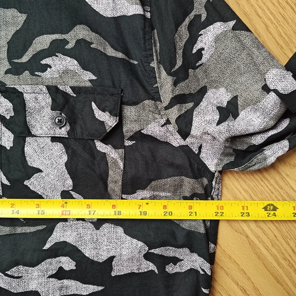 Levi's Men's Black Gray Camouflage Button-up Long Sleeve Shirt